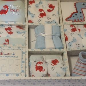 🎁🦖🦕🍼BabyDinosaur Piece Set 🎽 🩳 🧤10 Piece NWT